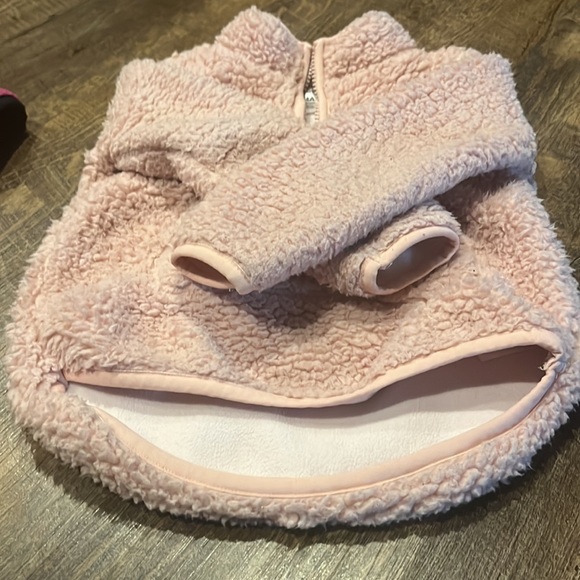 Fleece jacket and sweater - Picture 2 of 8